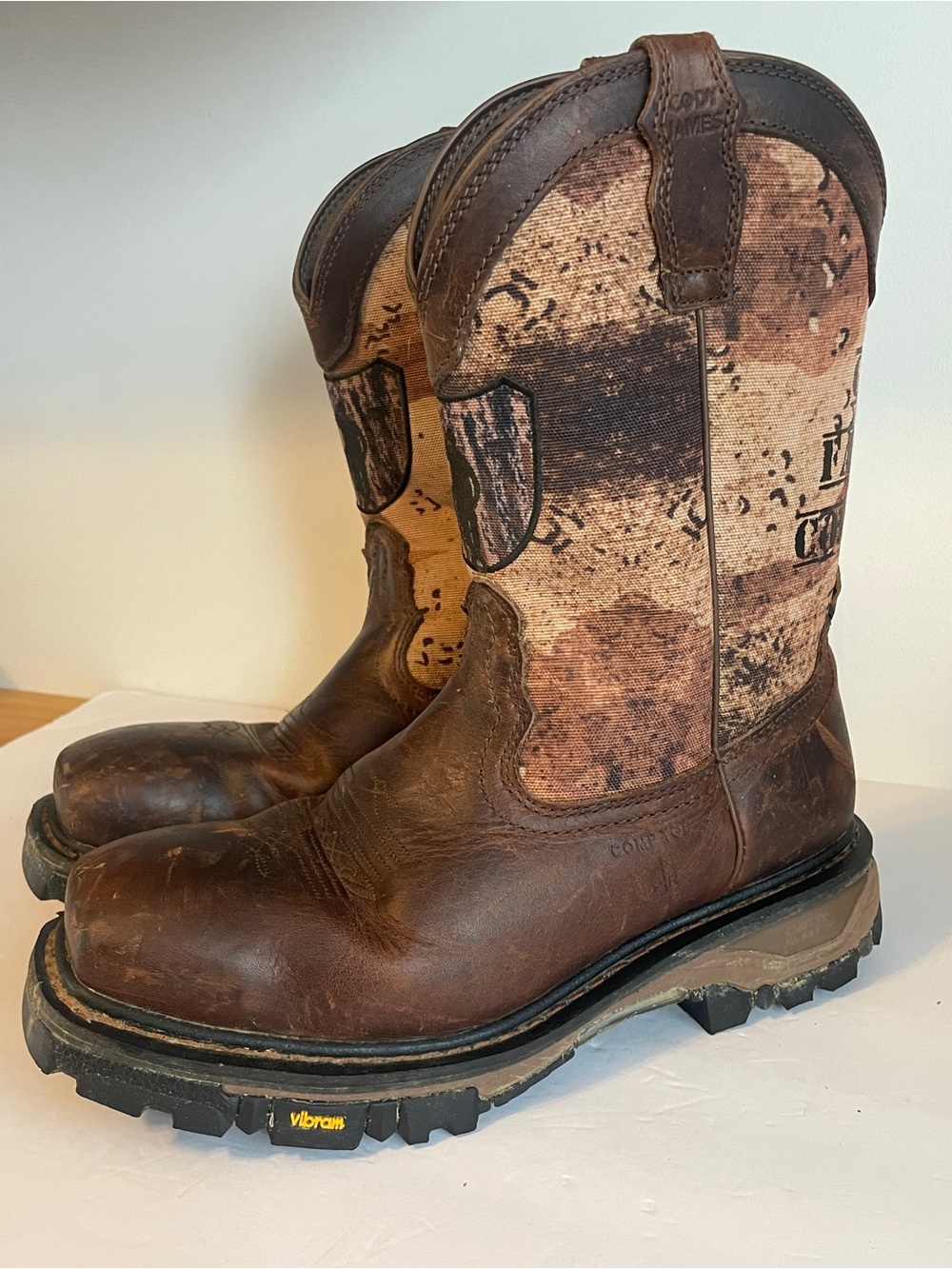 Vibram Cody James Men’s Brown Leather & Canvas Cowboy Boots